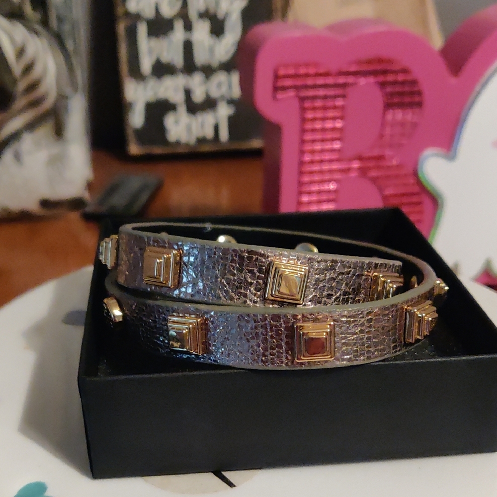 Tory Burch Bracelet Fits Up To 8 Inches Gold